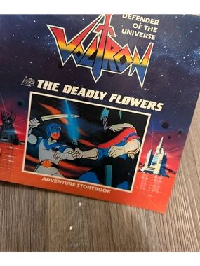 Voltron 'The Deadly Flowers' Adventure Storybook - Blue & Red Cover